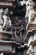 Khajuraho, Kandariya-Mahadeva-Tempel: kopulierendes Paar (Mithunas)