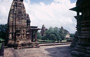 Khajuraho: Kandariya Mahadev Tempel, Ecktempel, Bild 1