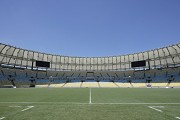 Maracanã Stadion: Spielfeld an der Mittellinie, quer