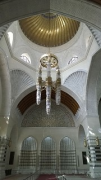 Mohammed Al Ameen Moschee: Großer Lüster besteht aus 67.000 Swarovski-Kristalle, wiegt 6,5to und hat 4,5m Durchmesser
