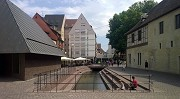 Musée Unterlinden, Colmar: Neuer Vorplatz mit künstlichem Kanal, Blick nach Osten