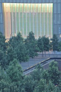 One World Trade Center: Südlicher Eingang bei Dämmerung