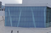 Oper von Oslo: Frontalansicht große Glasscreen