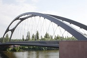 Osthafenbrücke FFM: Ostansicht vom nördlichen Brückenkopf