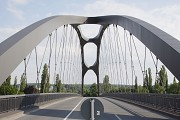 Osthafenbrücke FFM: Axialer Blick nach Süden