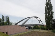 Osthafenbrücke FFM: südlicher Brückenkopf mit EZB im Hintergrund
