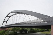 Osthafenbrücke FFM: Westansicht vom südlichen Brückenkopf