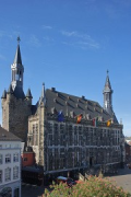 Rathaus Aachen: erhöhte Fassadenansicht von Norden