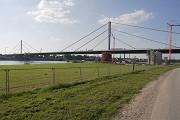 Rheinbrücke Neuenkamp: Wie die alte Brücke wird auch die neue Reheinbrücke eine Schrägseilbrücke sein