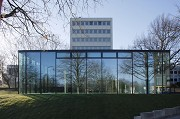 Textilbeton-Pavillon mit Glasfassade: Nordansicht