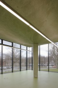 Textilbeton-Pavillon mit Glasfassade: Nordostecke des Saales