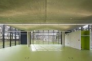 Textilbeton-Pavillon mit Glasfassade: Verschiebbare Wandelemente, geöffnet