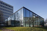 Textilbeton-Pavillon mit Glasfassade: Nordostecke, nah