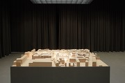 "Am Tacheles", Berlin: Im Projekt-Showroom ist ein Städtebaumodell des Areals aufgestellt , Bild 2
