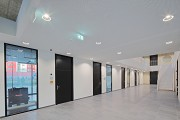 TBZ der IHK-Köln: alle Schulungsräume besitzen Glasflächen zum Flur, Bild 1