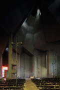 Wallfahrtsdom Neviges: Kirchenraum mit Altar