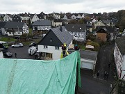 Scheuerfeld House, protection foil mounting: last fitting