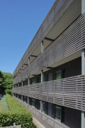 Tiegelstraße residential hall: horizontal parapet battens on the long side of the building