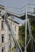 Freudenberg Castle: southeastern staircase-sculpture view from middle platform