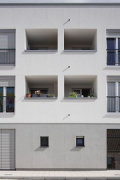 Rüdesheimer Square: Western balcony detail