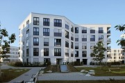 Colmdorf-Street, Munich-Aubing: residential quarter courtyard towards south