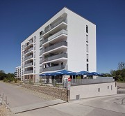 Colmdorf-Street, Munich-Aubing: south-eastern view of cross-wing building