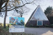 Temporary church in Ratingen-Eggerscheidt: northern view with construction sign