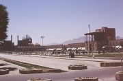 Meidān-e Emām, Isfahan: Kakh-e Ali Ghapu palace (on left)