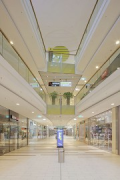 Aquis-Plaza: mall, void