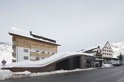 Arlberg1800: southern total-view of apartment-buildings, concert-hall and sport-shop