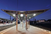 Leverkusen-Opladen railway-station: platform-roof front-end, track 2 and 5 at dusk, fig. 1