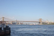 Brooklyn Bridge: Manhattan-view from Pier 11 / ferry-terminal