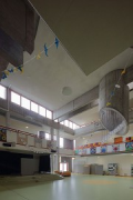Altlünen grammar school: School auditorium with stage and shaft-like skylight