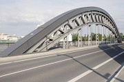 Honsell-Bridge FFM: doubled, historic steel-arch