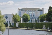 Federal Chancellery: Western view from the northern bank of the Spree, fig. 2