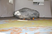 "Räumliche Solidaritäten" exhibition: rolling stone