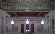 Sultan Qaboos Grand Mosque: great hall, middle-axis