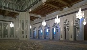 Sultan Qaboos Grand Mosque: great hall, side-nave