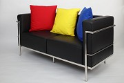 LC 2 two-seater sofa (replica): diagonal front view