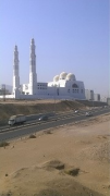 Mohammed Al Ameen Mosque: motorway view