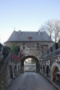 Pont-gate: gate-passage facing West