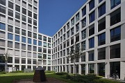SV Sparkassenversicherung, Mannheim: courtyard, fig. 2