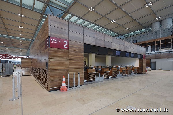 Flughafen BER, Berlin: Check-in Counter, Bild 1