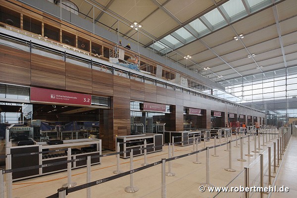 Flughafen BER, Berlin: Check-in Counter, Bild 2