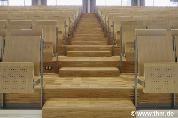 Neue Chemie, JLU Gießen: Großer Hörsaal, achsial von unten; Foto: Dern/Quillmann