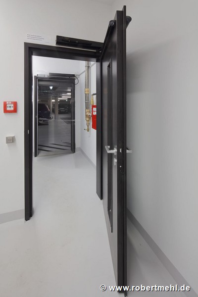 Saint-Gobain: Tiefgaragenzugangschleuse im Untergeschoss