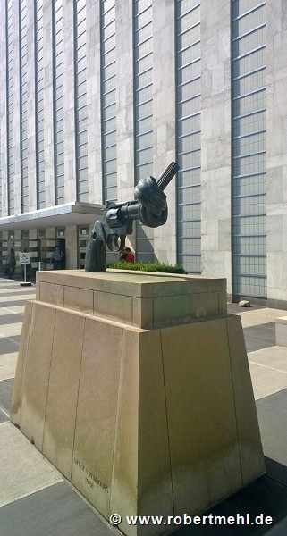 UNO-Hauptquartier: Non-Violence Skulptur von Carl Fredrik Reuterswärd