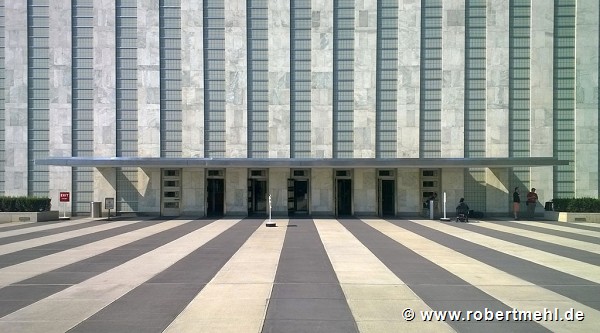 UNO-Hauptquartier: Nordöstlicher Haupteingang des Gebäudes der Generalversammlung