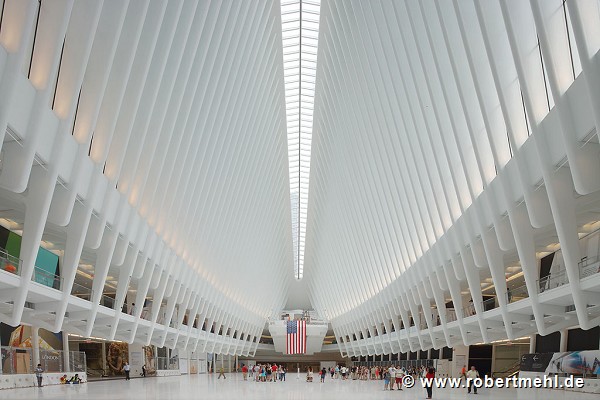 WTC Oculus: zentrale Halle, achsial, Querformat