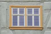 Detail: Die Fenster erhielten eine Isolierverglasung mit aufgewalzten Bleisprossen
